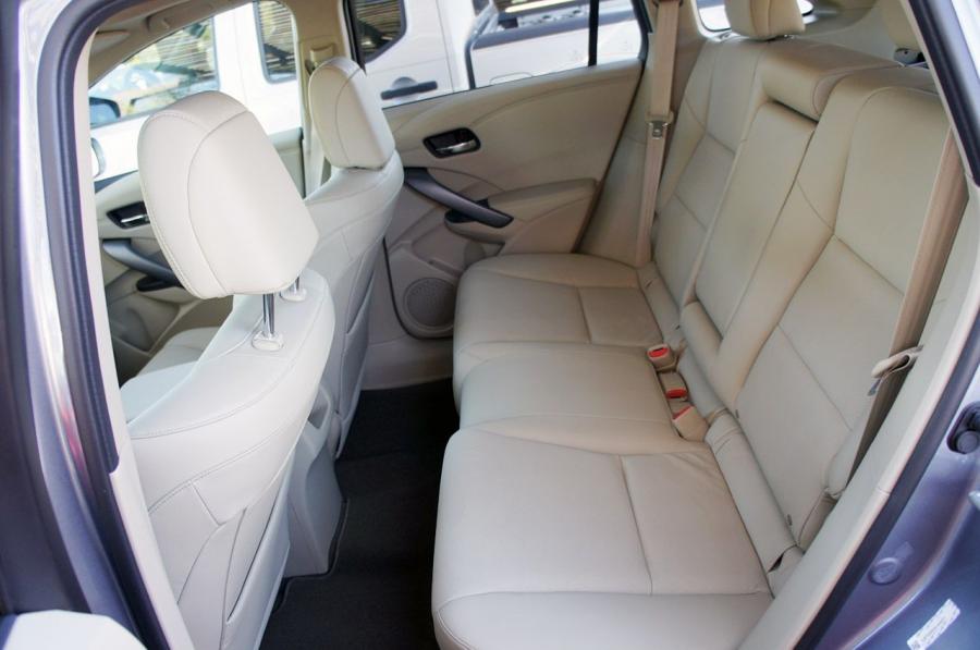 Интерьер Acura RDX (TB3/4) 2012 года  (фото 15 из 122)